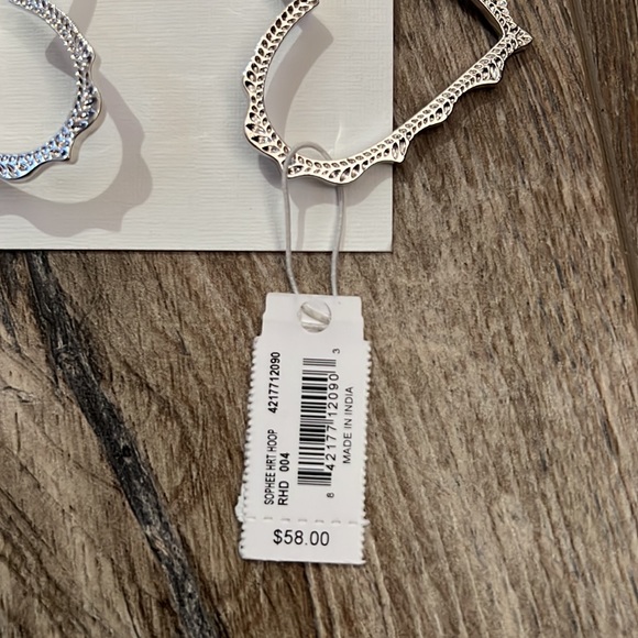 NWT Kendra Scott Heart Hoop Earrings! - Picture 2 of 4